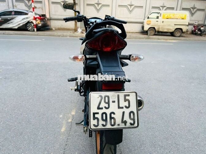 Suzuki Satria F150 Đen Trắng Cam