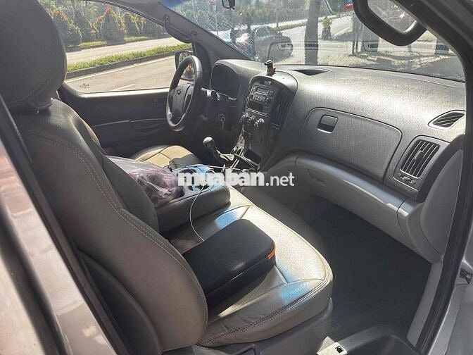 Cần Bán chiếc Hyundai Starex 2011 Xám