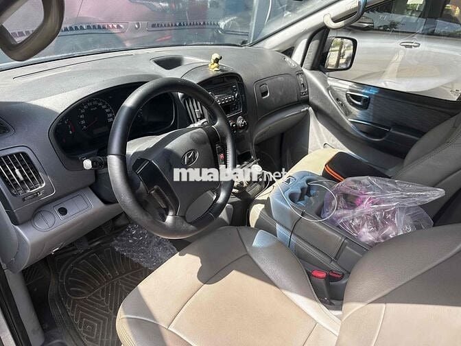 Cần Bán chiếc Hyundai Starex 2011 Xám