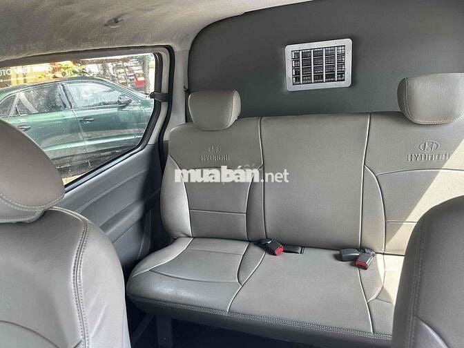 Cần Bán chiếc Hyundai Starex 2011 Xám