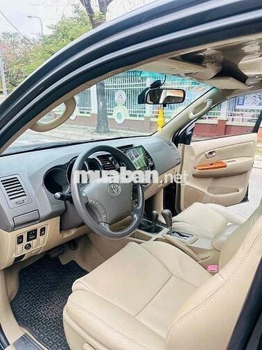 Toyota Fortuner 2011 2.7V -