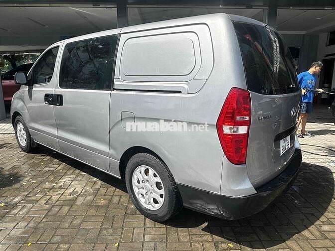 Cần Bán chiếc Hyundai Starex 2011 Xám