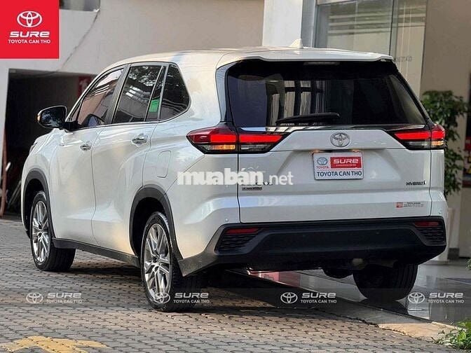Toyota Innova Cross Hybrid 2024 - siêu lướt
