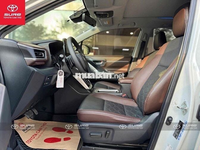 Toyota Innova Cross Hybrid 2024 - siêu lướt