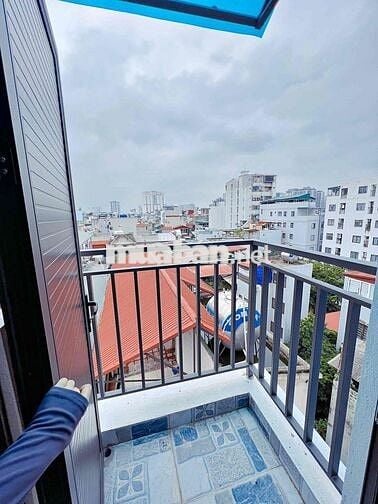 PHÒNG TRỌ CÓ CỬA SỔ TO BAN CÔNG RỘNG TẠI QUAN NHÂN, NHÂN CHÍNH