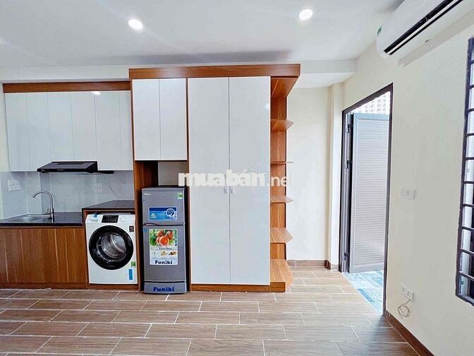 PHÒNG TRỌ CÓ CỬA SỔ TO BAN CÔNG RỘNG TẠI QUAN NHÂN, NHÂN CHÍNH