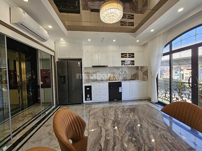 Chính chủ cần bán gấp nhà 7 tầng thang máy vỉa hè 30,9 tỷ kinh doanh 