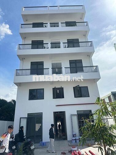 CHO THUÊ PHÒNG BAN CÔNG MỚI XÂY ĐI BỘ QUA ĐẠI HỌC NGUYỄN TẤT THÀNH