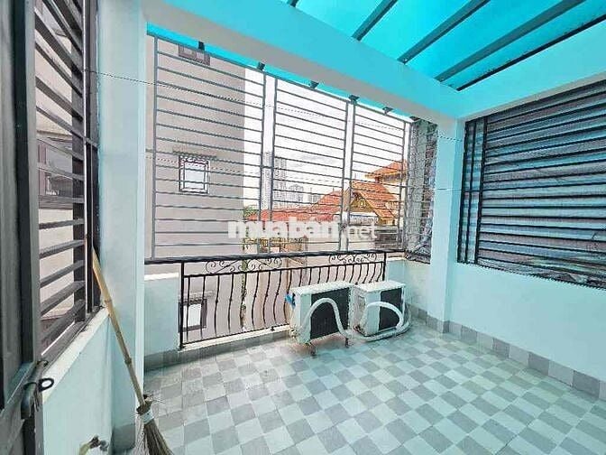 ÔTÔ ĐỖ CỔNG - LÔ GÓC - GẦN PHỐ - VIEW HỒ - NHÀ HIẾM