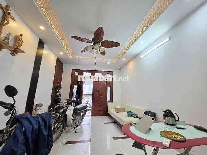 ÔTÔ ĐỖ CỔNG - LÔ GÓC - GẦN PHỐ - VIEW HỒ - NHÀ HIẾM