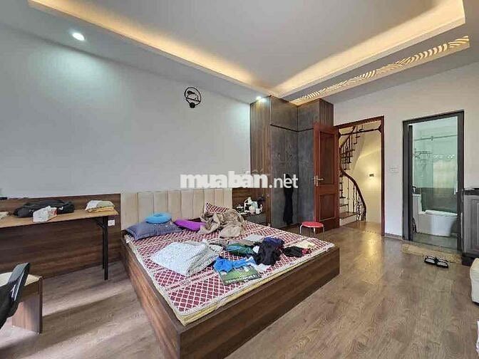 ÔTÔ ĐỖ CỔNG - LÔ GÓC - GẦN PHỐ - VIEW HỒ - NHÀ HIẾM