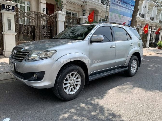 Bán xe đang sử dụng hiệu Toyota Fortuner bản V