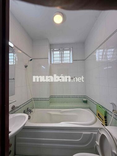 Cho thuê nguyên căn hẻm xe hơi sát mặt tiền đường