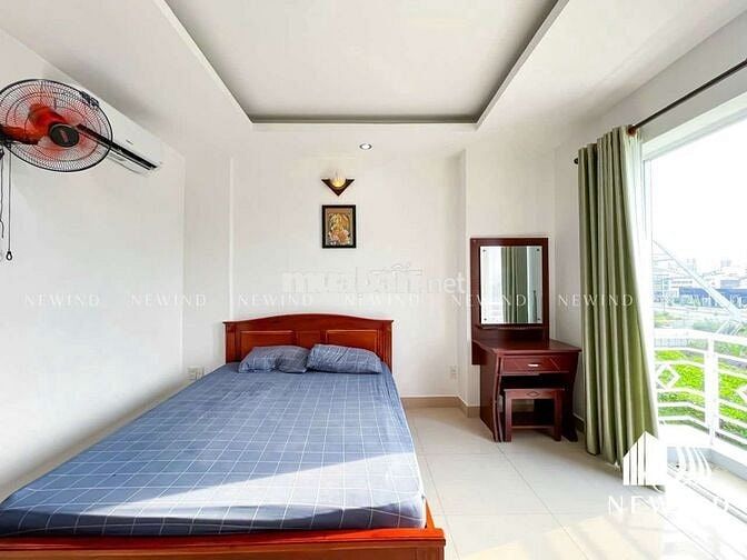 Cho thuê căn hộ ban công , full nội thất