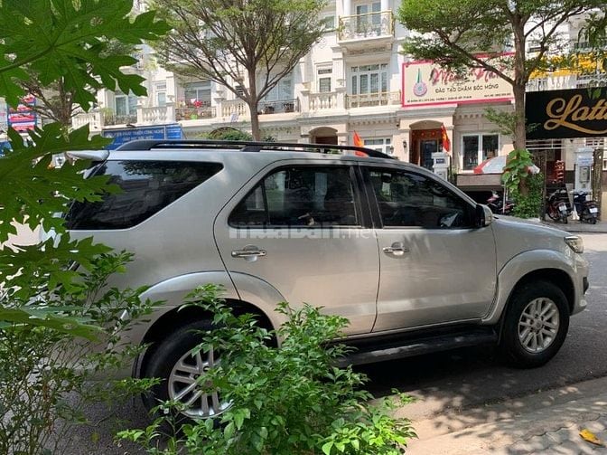 Bán xe đang sử dụng hiệu Toyota Fortuner bản V
