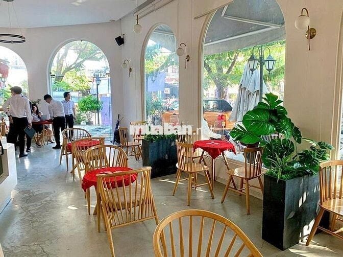 CC gửi sang quán coffee 2MT Ngô Thì Nhậm