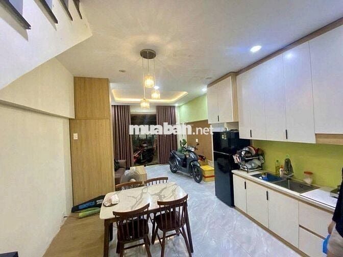 NHÀ ĐẸP 2 TẦNG, DT 36M2, HẺM XE HƠI THÔNG, FULL NỘI THẤT, 4,4 TỶ TL