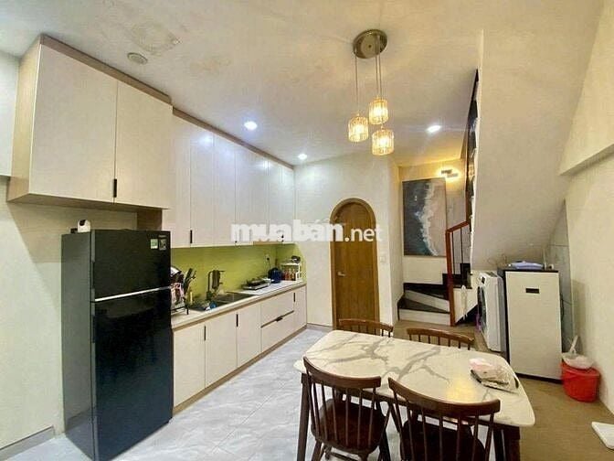 NHÀ ĐẸP 2 TẦNG, DT 36M2, HẺM XE HƠI THÔNG, FULL NỘI THẤT, 4,4 TỶ TL