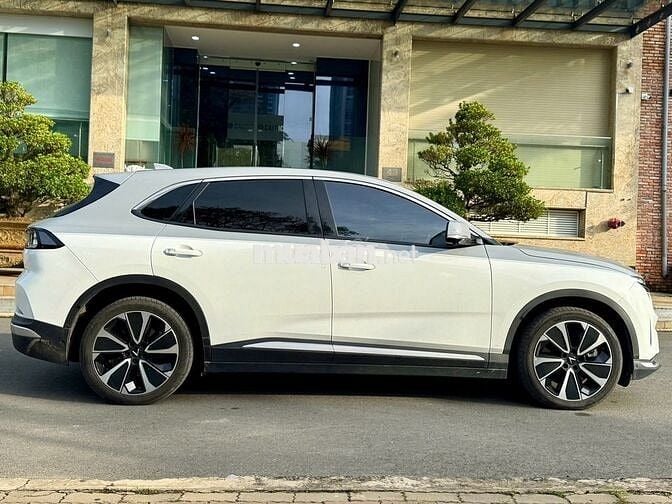 Vinfast VF8 2024 Lux Plus Trắng - 17.000km