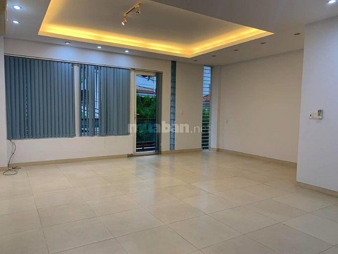 Cho thuê nhà đẹp, có sân rộng làm văn phòng