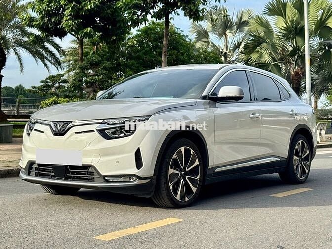 Vinfast VF8 2024 Lux Plus Trắng - 17.000km