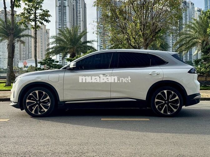 Vinfast VF8 2024 Lux Plus Trắng - 17.000km