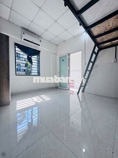 Phòng có gác rộng rãi giá rẻ cửa sổ trời full nội thất đ Lê Đức Thọ