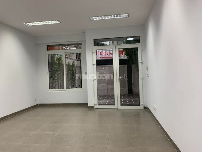 Cho thuê nhà đẹp, có sân rộng làm văn phòng