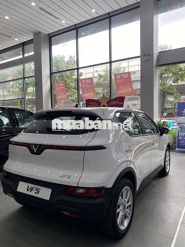 VF5 khách em cần bán lại xe mới, chưa đăng ký