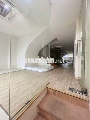 CHO THUÊ NHÀ MẶT TIỀN 3/2 CẶP HÔNG HÀ ĐÔ CENTROSA QUẬN 10