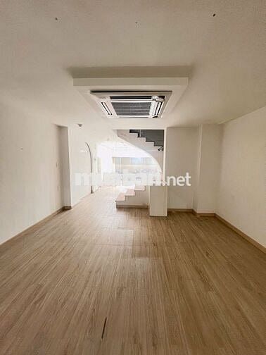 CHO THUÊ NHÀ MẶT TIỀN 3/2 CẶP HÔNG HÀ ĐÔ CENTROSA QUẬN 10