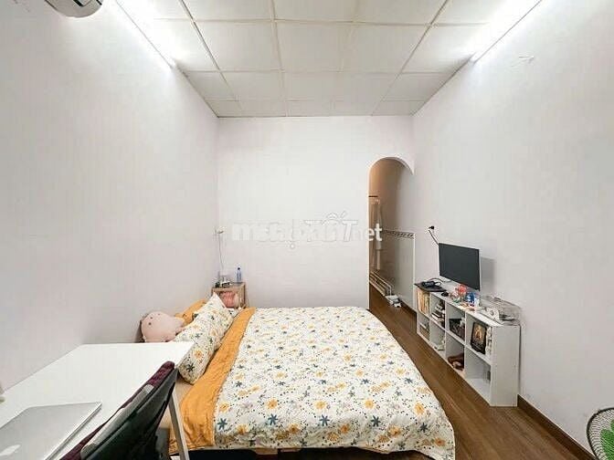 GIẢM TIẾP 200TR, CHỈ 4TỶ, 29m2, CMT8-QUẬN 3, 2 TẦNG, BAN CÔNG, SÁT HXH