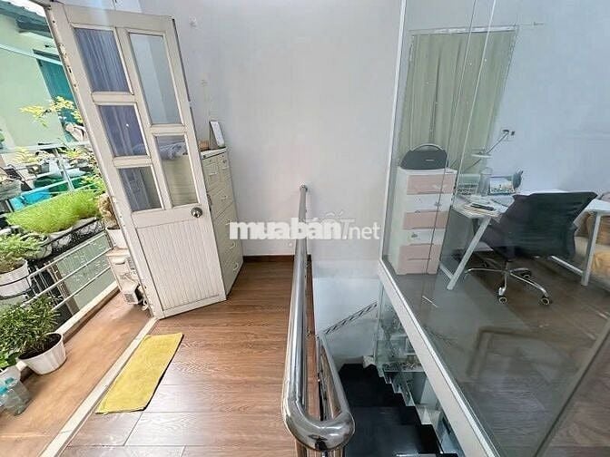 GIẢM TIẾP 200TR, CHỈ 4TỶ, 29m2, CMT8-QUẬN 3, 2 TẦNG, BAN CÔNG, SÁT HXH