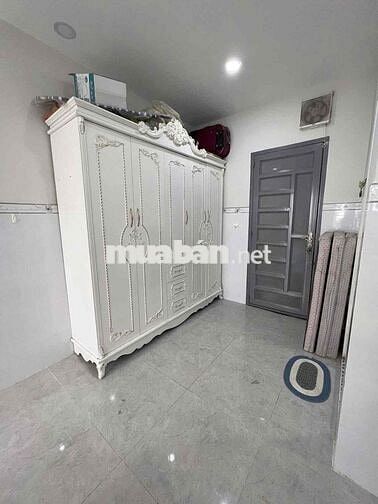 phòng nội thất đầy đủ + ban công đối diện BX Miền Tây