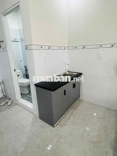 phòng nội thất đầy đủ + ban công đối diện BX Miền Tây