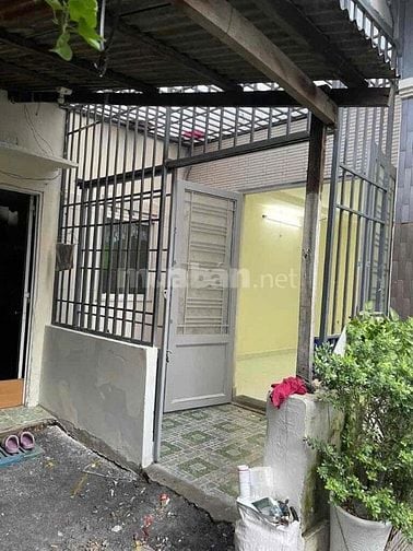 Cho thuê nhà hẻm 4m(XH) Cách Mạng Tháng 8, P.11, Q.3 giá 10tr