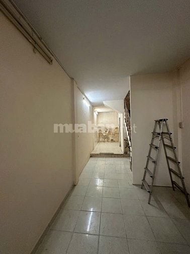 Cho thuê nhà hẻm 4m(XH) Cách Mạng Tháng 8, P.11, Q.3 giá 10tr