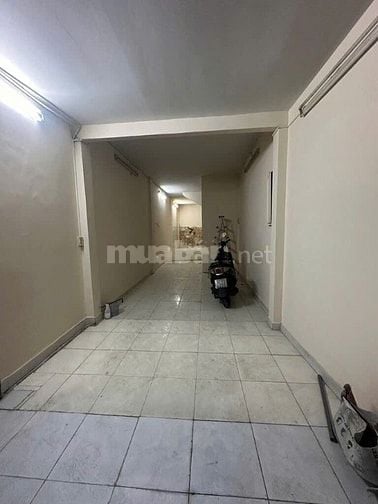 Cho thuê nhà hẻm 4m(XH) Cách Mạng Tháng 8, P.11, Q.3 giá 10tr