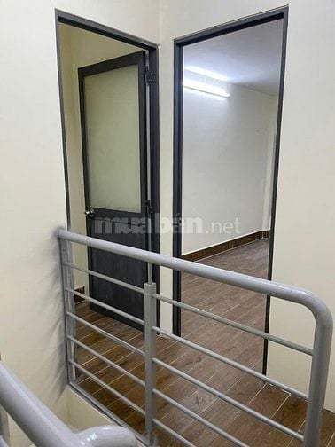 Cho thuê nhà hẻm 4m(XH) Cách Mạng Tháng 8, P.11, Q.3 giá 10tr