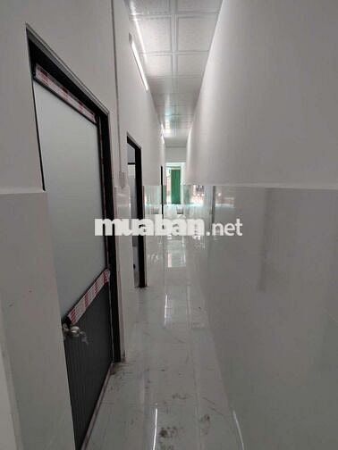 NHÀ CẤP 4 100M2 2PN 3WC MẶT TIỀN Ở+KD BUÔN BÁN GẦN CHỢ ĐẦU MỐI