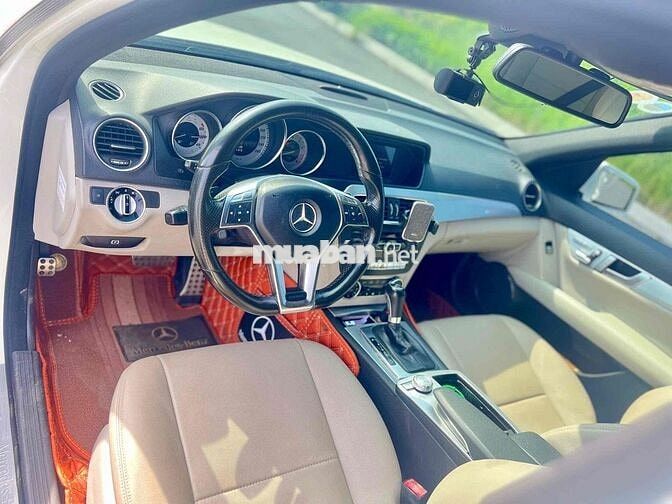 Mercedes-Benz C300 AMG model 2012