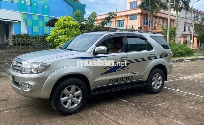 Toyota Fortuner 2011 số sàn màu Bạc