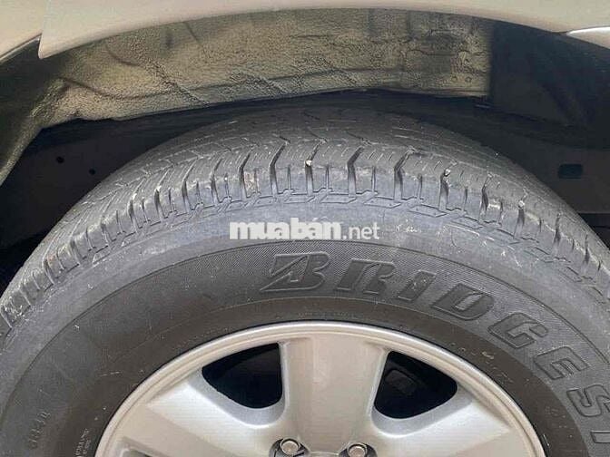 Toyota Fortuner 2011 số sàn màu Bạc