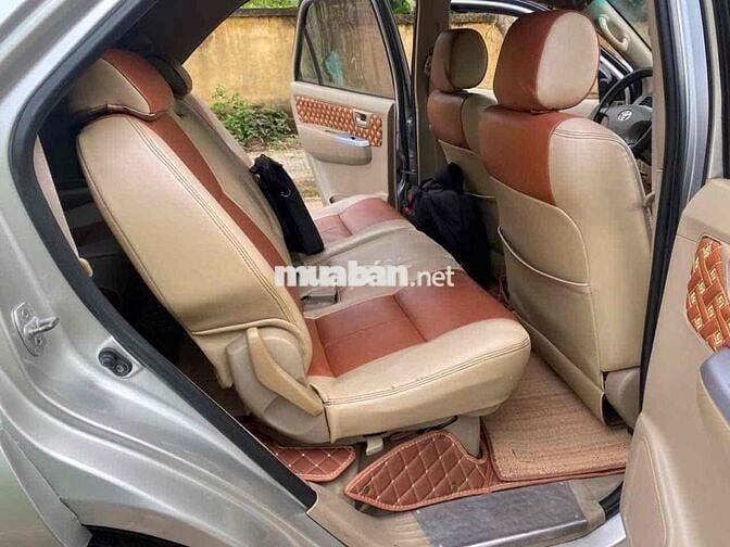 Toyota Fortuner 2011 số sàn màu Bạc