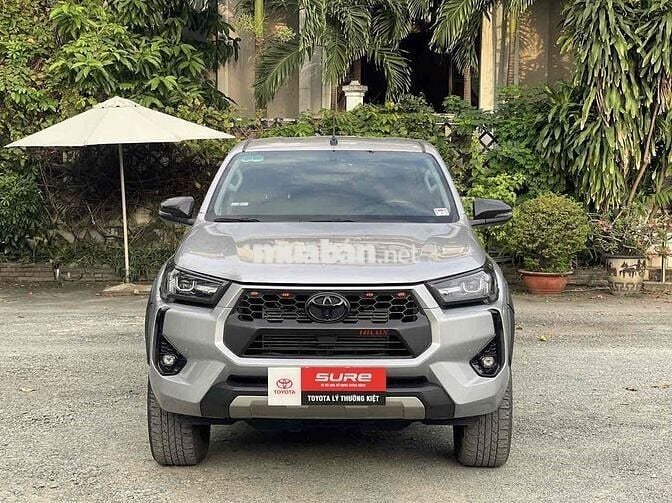 Toyota Hilux 2024 2.4L 4x2 AT - 25700 km - XE HIẾM