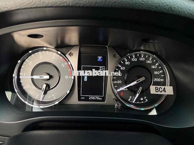 Toyota Hilux 2024 2.4L 4x2 AT - 25700 km - XE HIẾM