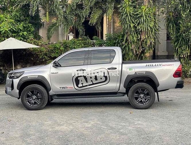 Toyota Hilux 2024 2.4L 4x2 AT - 25700 km - XE HIẾM