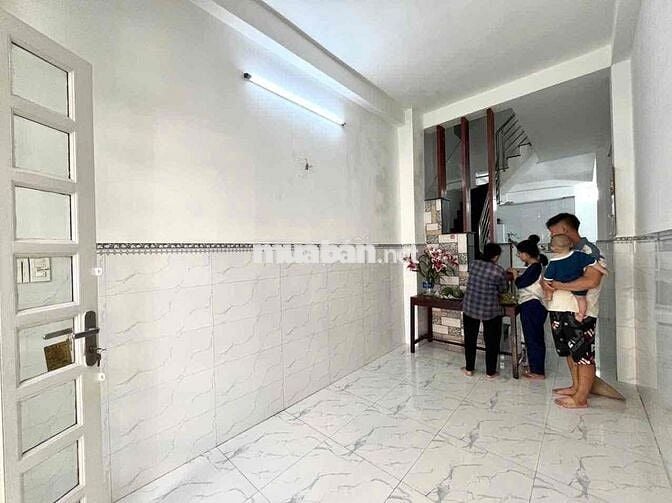 Cho Thuê Nhà 3PN 2WC 33m2 Trệt 2 Lầu Mới Ngay Tôn Đản Quận 4