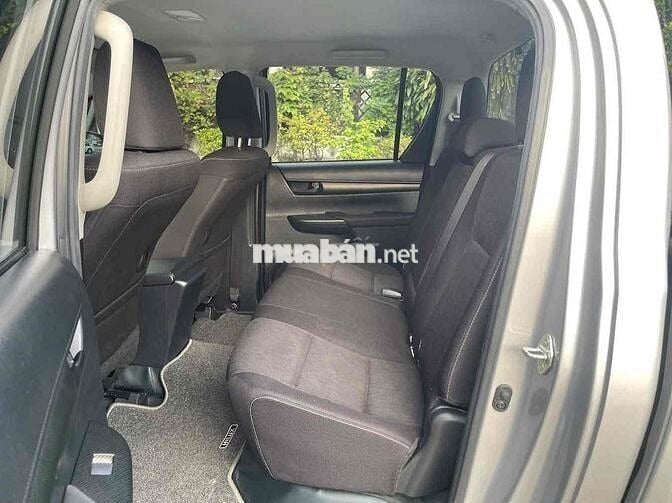 Toyota Hilux 2024 2.4L 4x2 AT - 25700 km - XE HIẾM