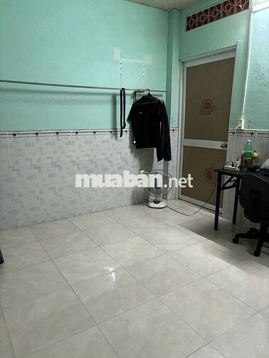 PHÒNG TRỐNG TRONG NHÀ NGUYÊN CĂN